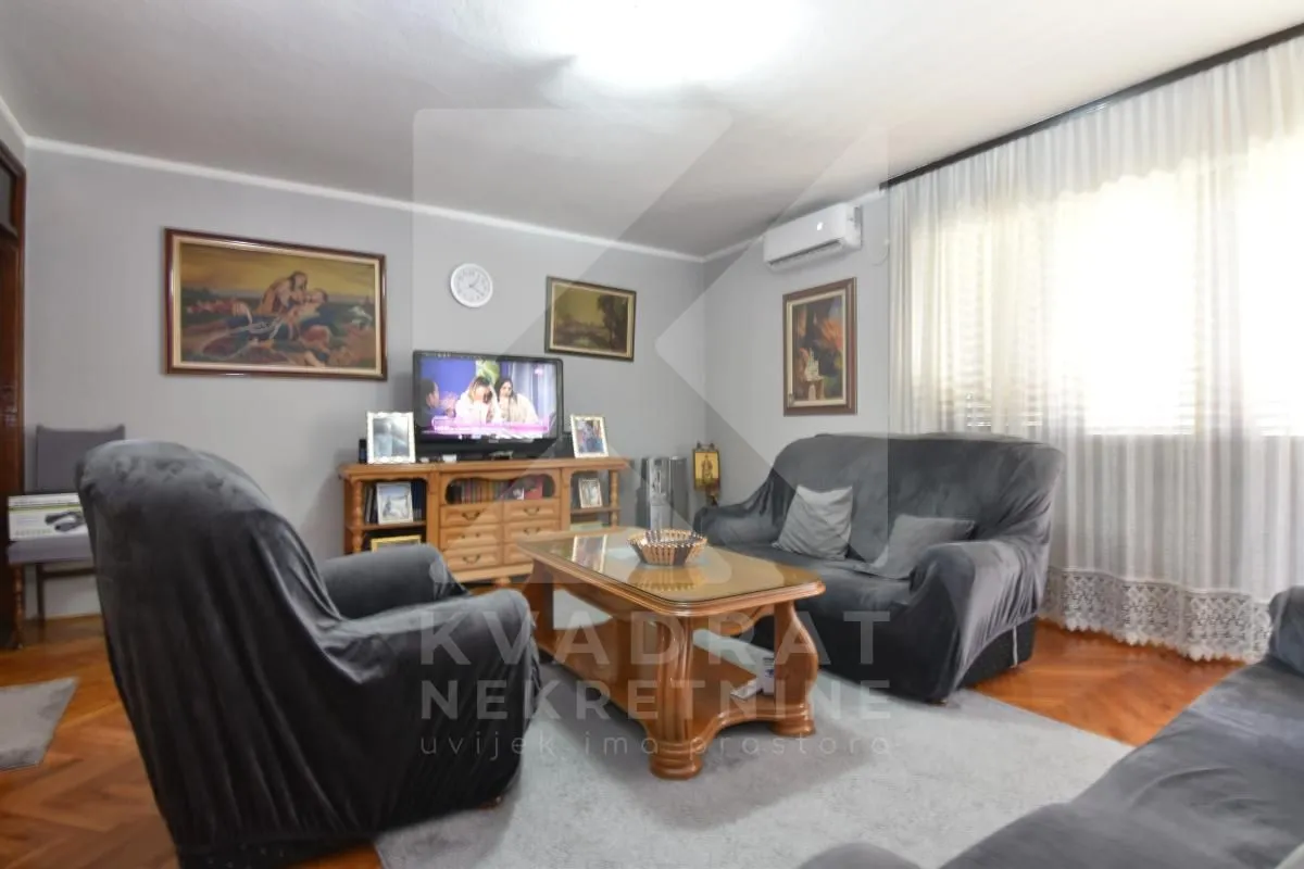 Prodaja, kuća, 260m², Stari Aerodrom, Podgorica