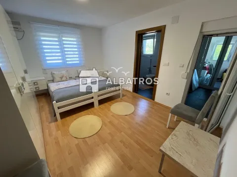 Izdavanje, trosoban stan, 111m², Ilino, Bar - image 7