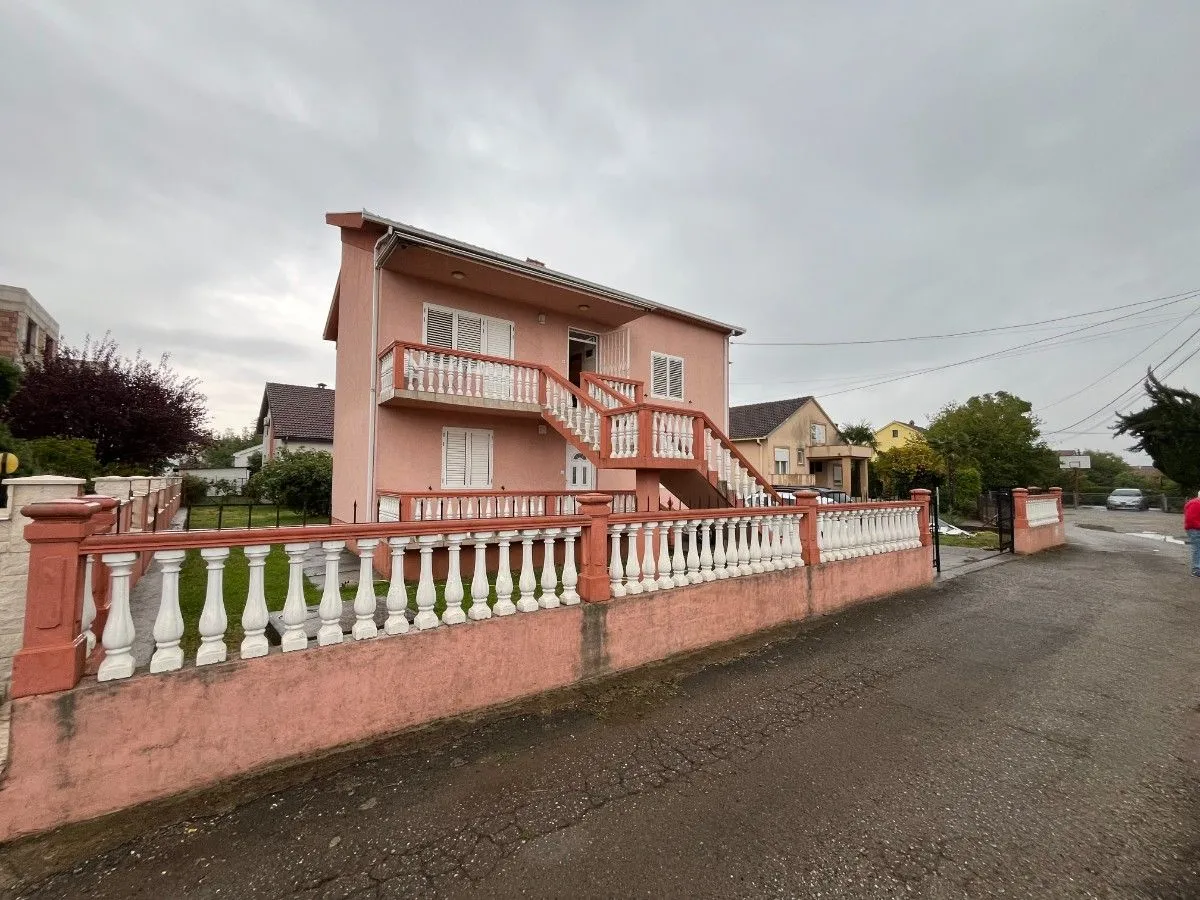 Sale, house, 761m², Tološi, Podgorica