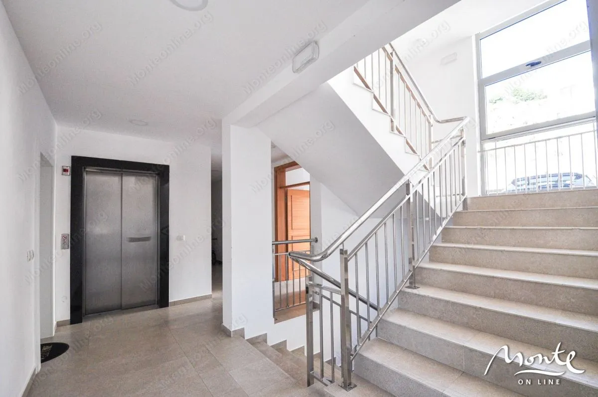 Prodaja, jednosoban stan, 54m², Tivat, Crna Gora