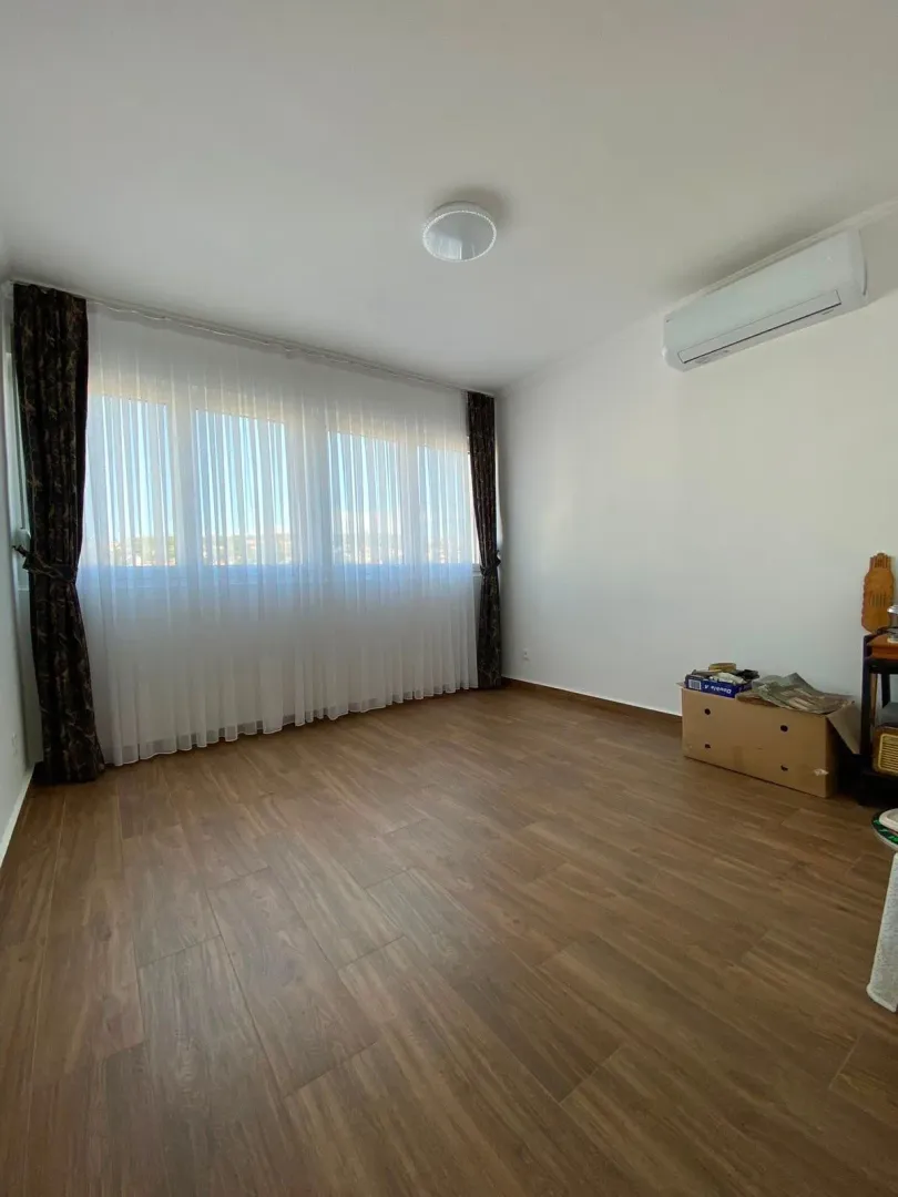 Izdavanje, trosoban stan, 90m², Preko Morače, Podgorica