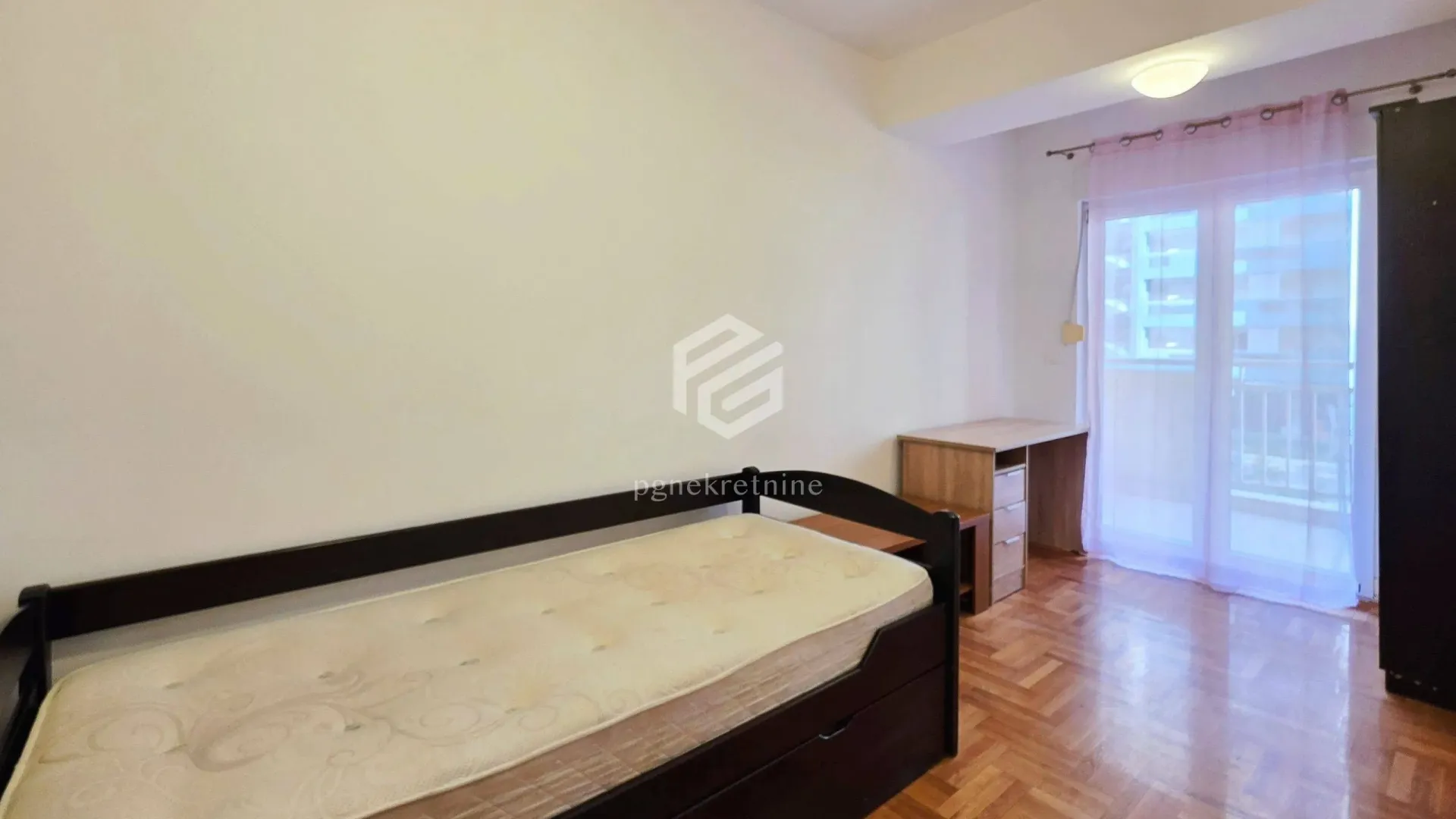 Izdavanje, dvosoban stan, 80m², City Kvart, Podgorica