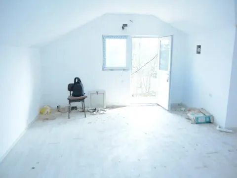 Prodaja, kuća, 210m², Padinska Skela, Palilula Sve Podlokacije - image 9