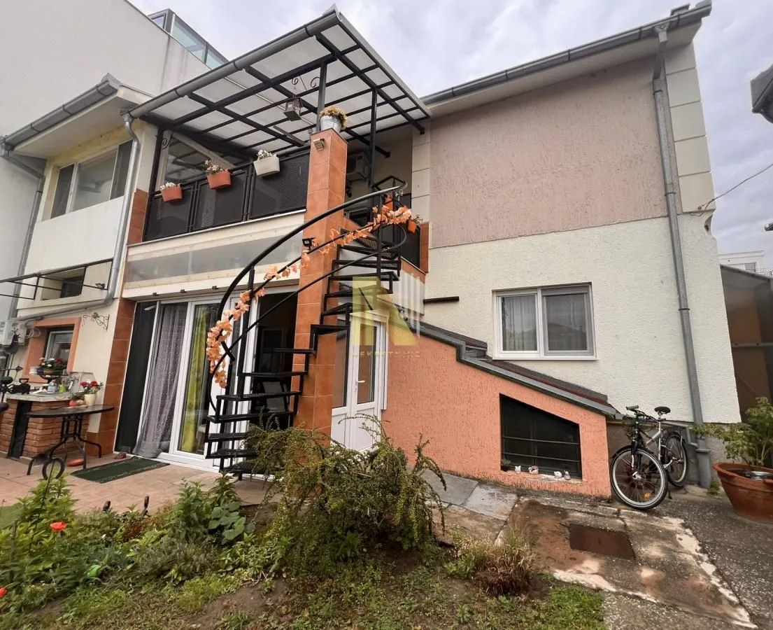 Prodaja, kuća, 114m², Adamovićevo Naselje, Novi Sad Sve Podlokacije