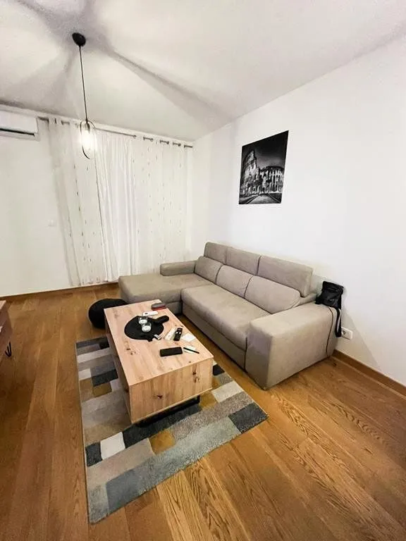 Izdavanje, jednosoban stan, 42m², City Kvart, Podgorica