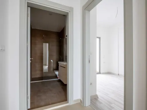 Prodaja, dvosoban stan, 75m², Centar, Bar - image 9