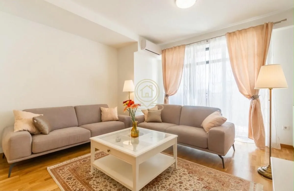 Izdavanje, trosoban stan, 87m², Savski Venac, Beograd