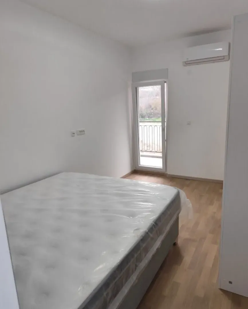 Izdavanje, dvosoban stan, 79m², Malo Brdo, Podgorica