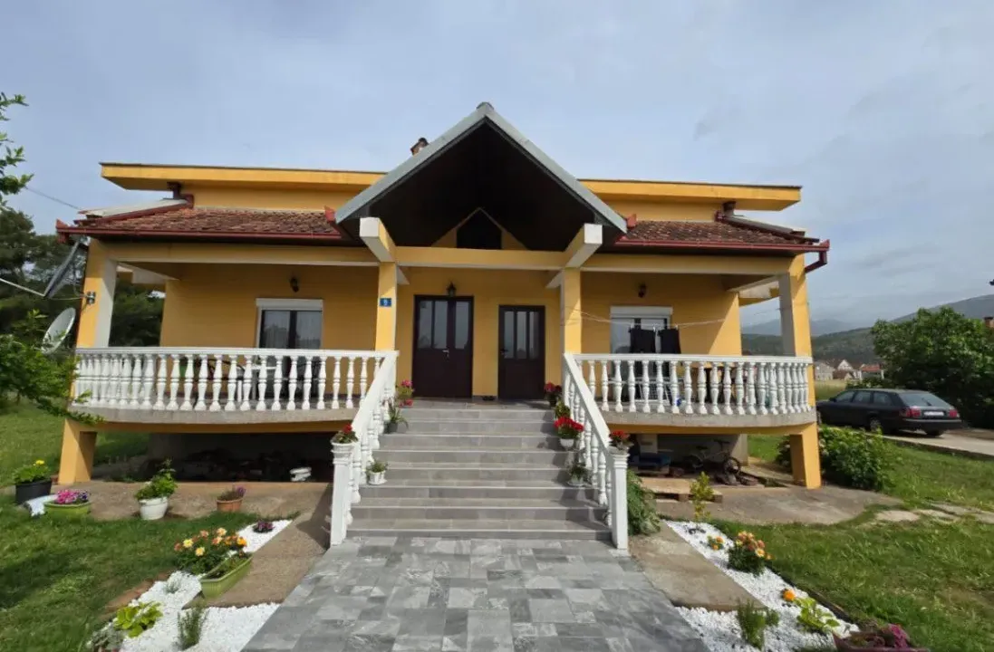 Prodaja, kuća, 320m², Zagorič, Podgorica