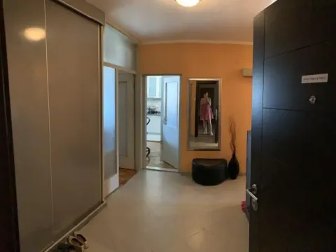 Prodaja, četvorosoban stan, 104m², Tivat, Crna Gora