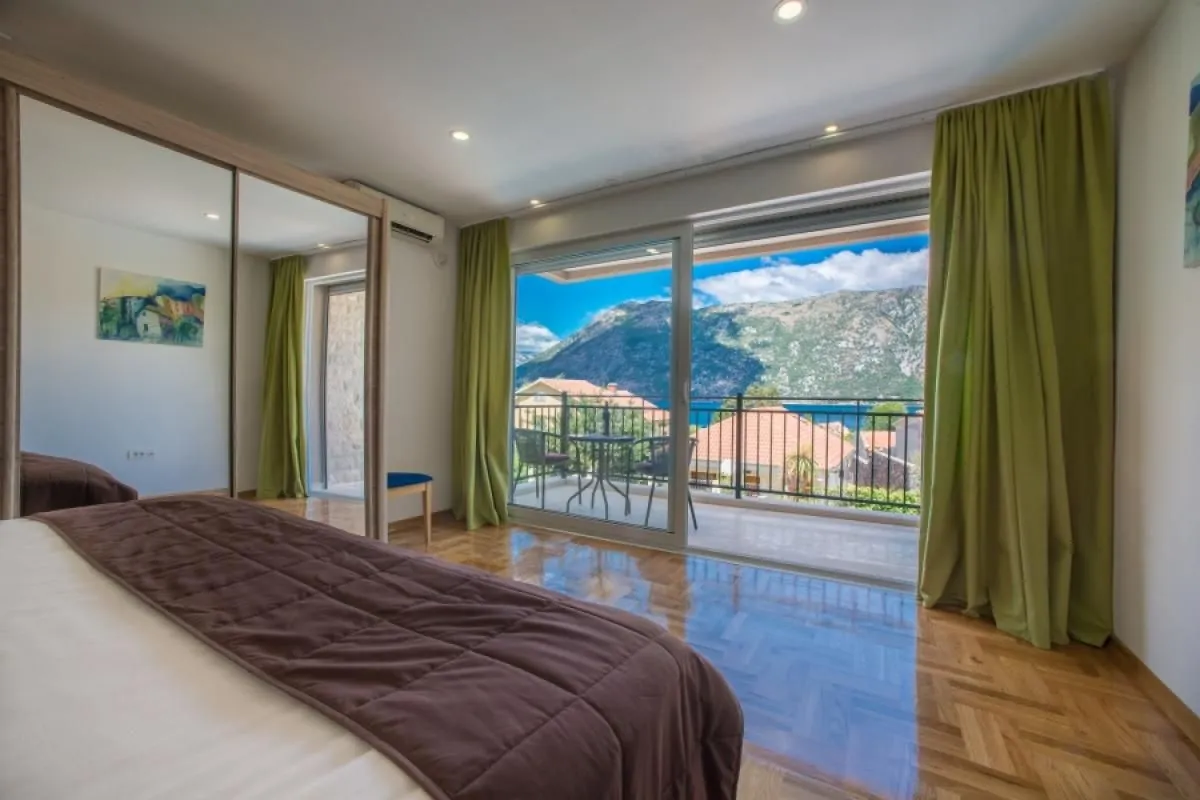 Sale, house, 240m², Stoliv, Kotor
