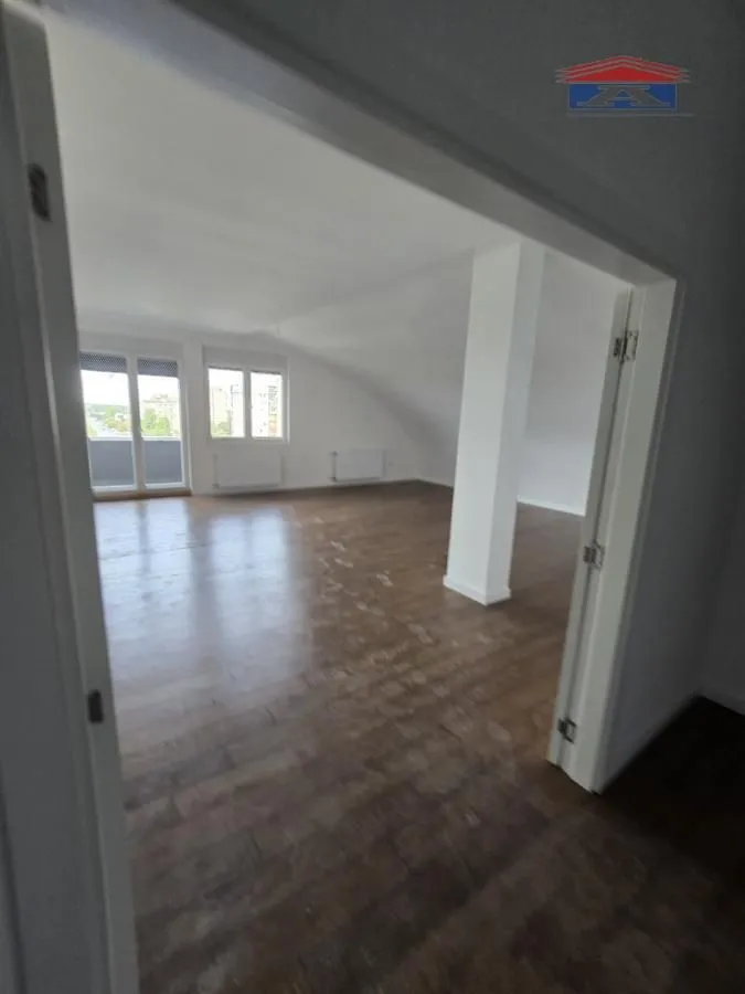 Prodaja, četvorosoban stan, 117m², Novo naselje, Novi Sad