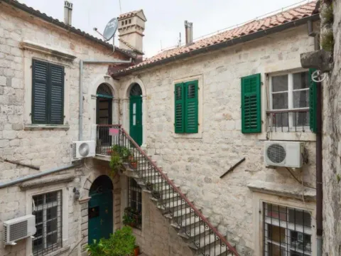 Prodaja, trosoban stan, 112m2, Stari Grad Kotor, Kotor Prodaja, trosoban stan, 112m2, Stari Grad Kotor, Kotor