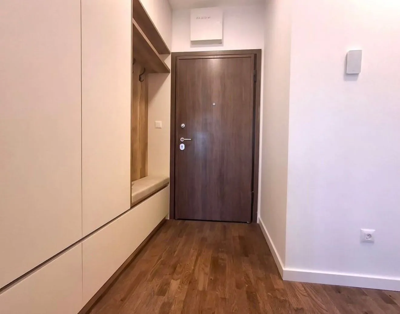 Izdavanje, jednosoban stan, 46m², Stari Aerodrom, Podgorica