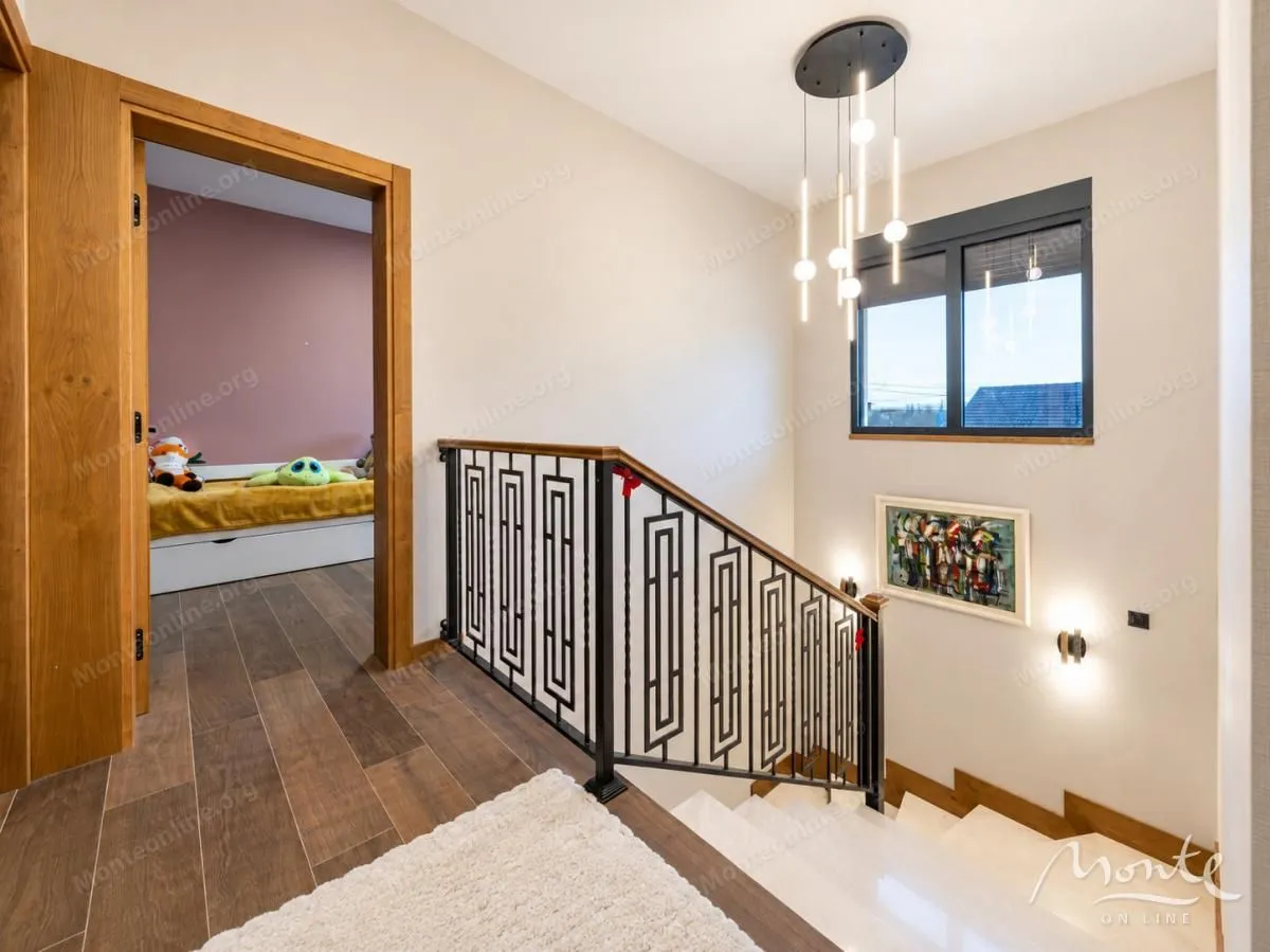 Prodaja, kuća, 166m², Tološi, Podgorica