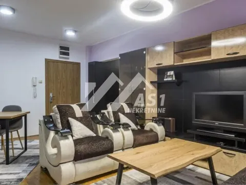 Stan in Adamovićevo Naselje