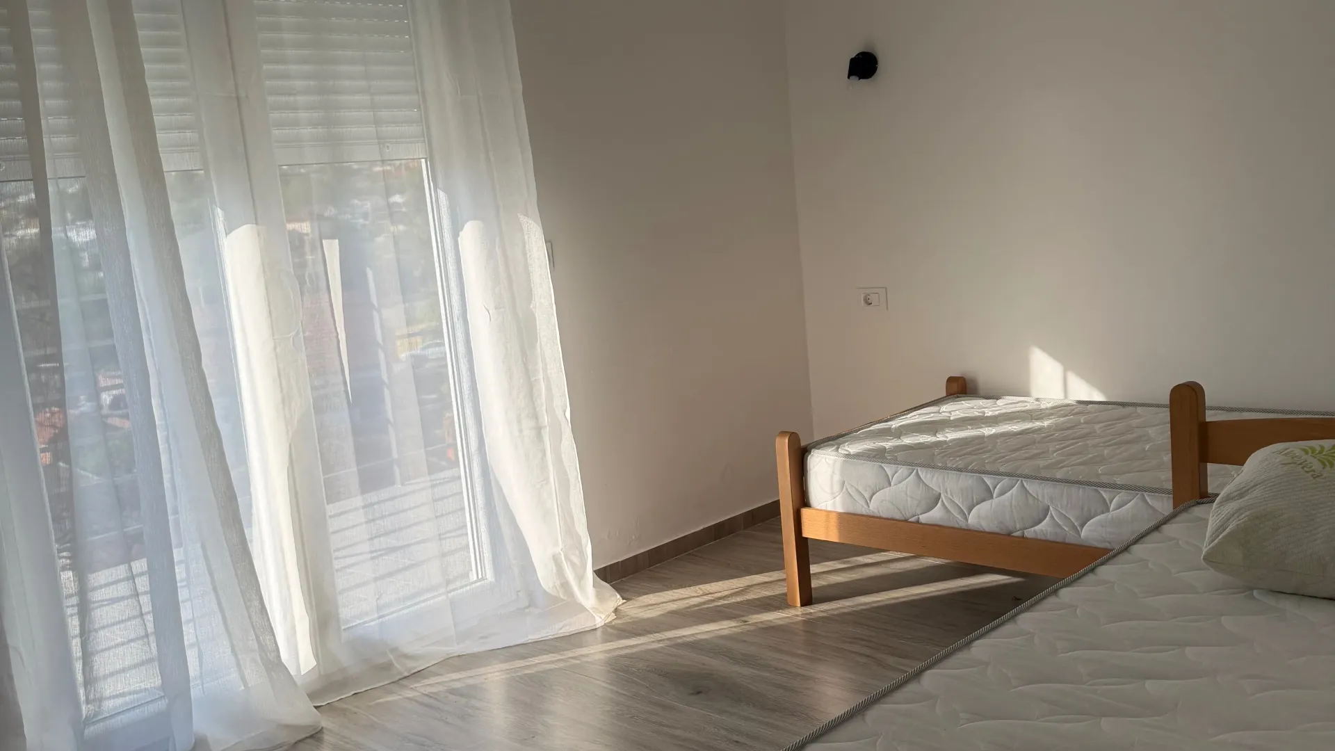 Izdavanje, dvosoban stan, 66m², Bonići, Tivat