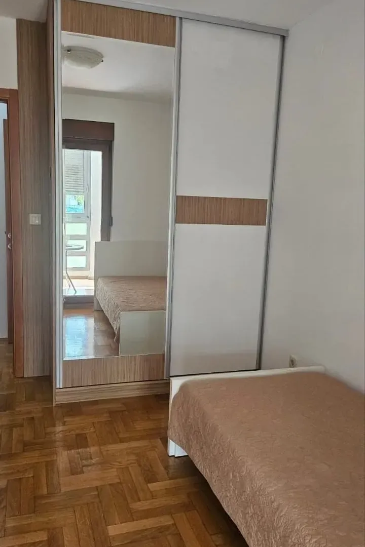 Izdavanje, dvosoban stan, 70m², Autobuska stanica, Podgorica