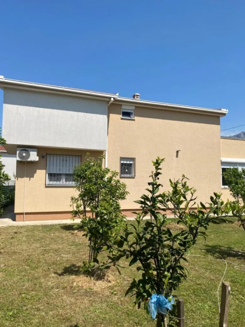 Prodaja, kuća, 200m², Polje, Bar