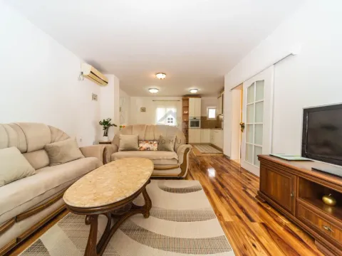 Izdavanje, trosoban stan, 100m², Donja Gorica, Podgorica - image 4