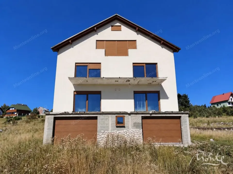 Prodaja, kuća, 240m², Žabljak, Crna Gora
