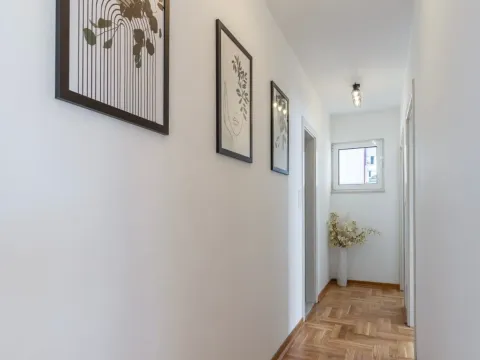 Rent, two bedroom apartment, 64m², Bečići, Budva - image 17