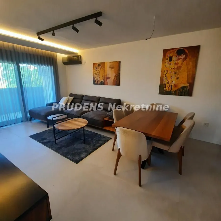 Izdavanje, dvosoban stan, 62m², Čubura, Beograd