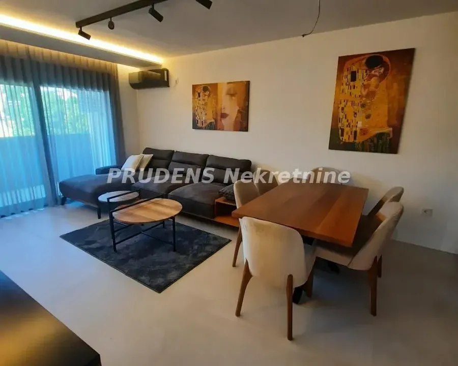 Izdavanje, dvosoban stan, 62m², Čubura, Beograd