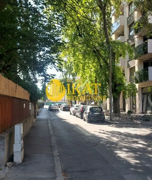 Izdavanje, parking/garaža, 12m², Lion, Zvezdara Sve Podlokacije