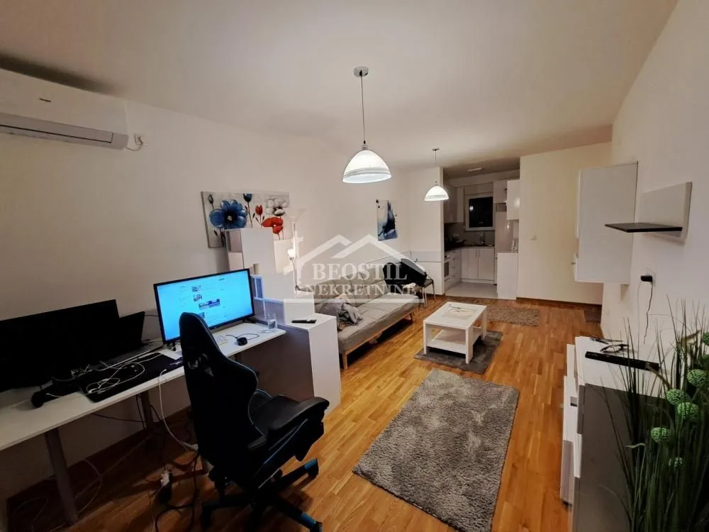 Izdavanje, dvosoban stan, 45m², Ledine, Beograd