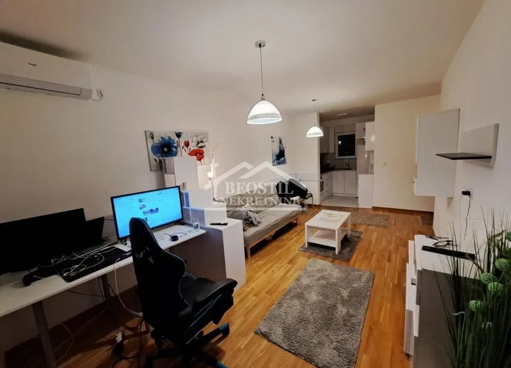 Izdavanje, dvosoban stan, 45m², Ledine, Beograd