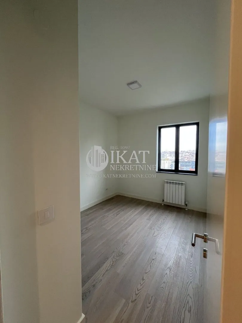 Izdavanje, trosoban stan, 111m², Savski Venac, Beograd