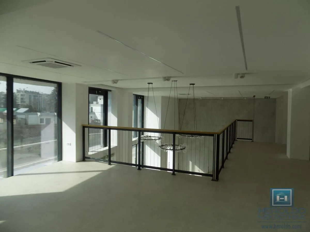 Izdavanje, poslovni prostor, 256m², Paraćin, Srbija
