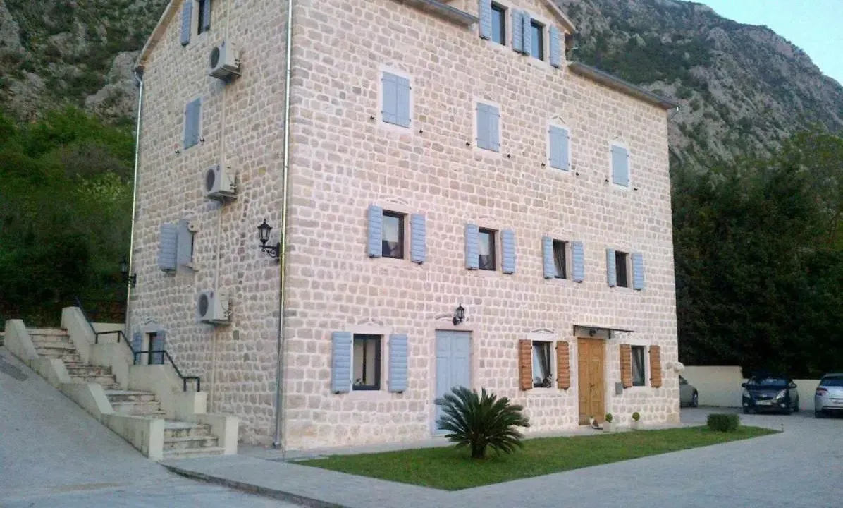 Prodaja, dvosoban stan, 82m², Dobrota, Kotor