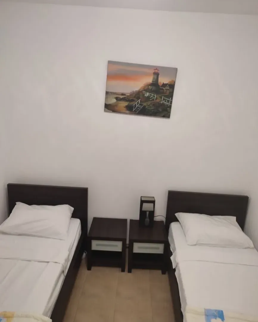 Izdavanje, dvosoban stan, 57m², Bečići, Budva