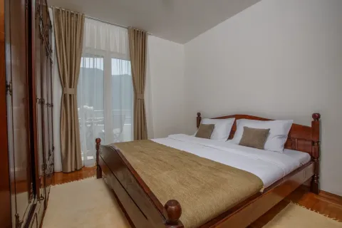 Rent, two bedroom apartment, 85m², Dobrota, Kotor - image 10