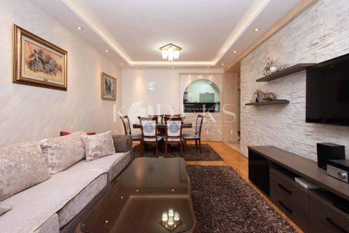 Izdavanje, dvosoban stan, 74m², Stara Varoš, Podgorica