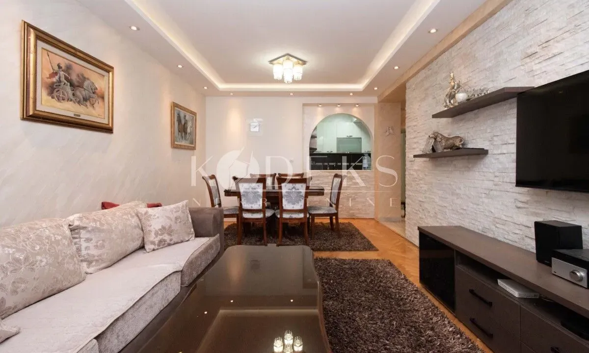 Izdavanje, dvosoban stan, 74m², Stara Varoš, Podgorica