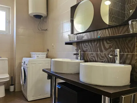 Izdavanje, trosoban stan, 103m², Centar, Budva - image 8
