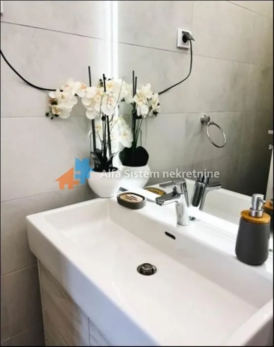 Rent, three bedroom apartment, 90m², Savski Venac, Beograd