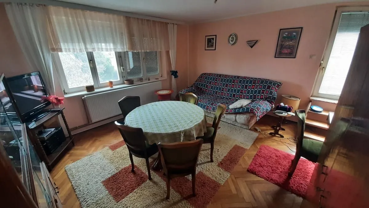 Izdavanje, dvosoban stan, 56m², Cara Dušana, Novi Sad Sve Podlokacije