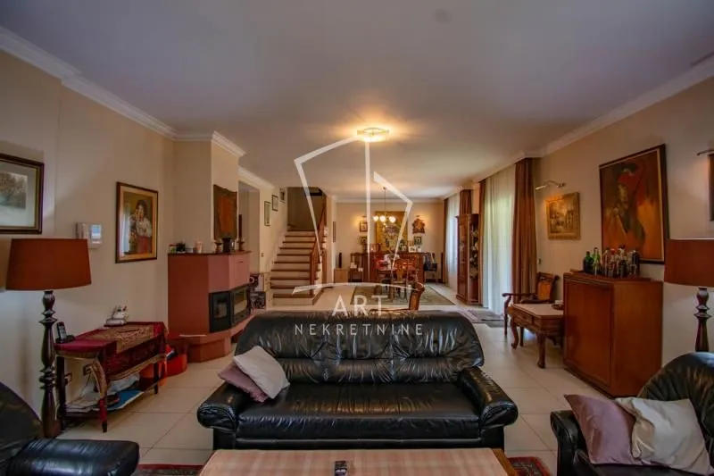 Sale, house, 238m², Petlovo Brdo, Beograd