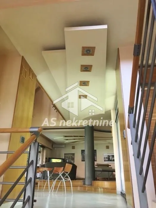 Izdavanje, kuća, 400m², Fon (Fon - Bilećka), Voždovac Sve Podlokacije