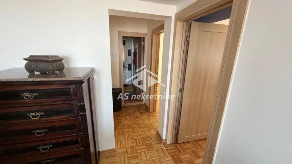 Rent, apartment, 210m², Čukarica, Beograd
