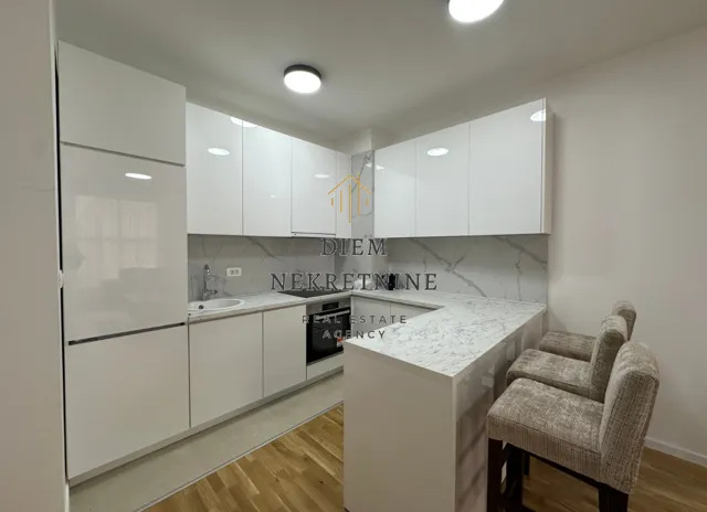 Izdavanje, dvosoban stan, 65m², Stari Aerodrom, Podgorica