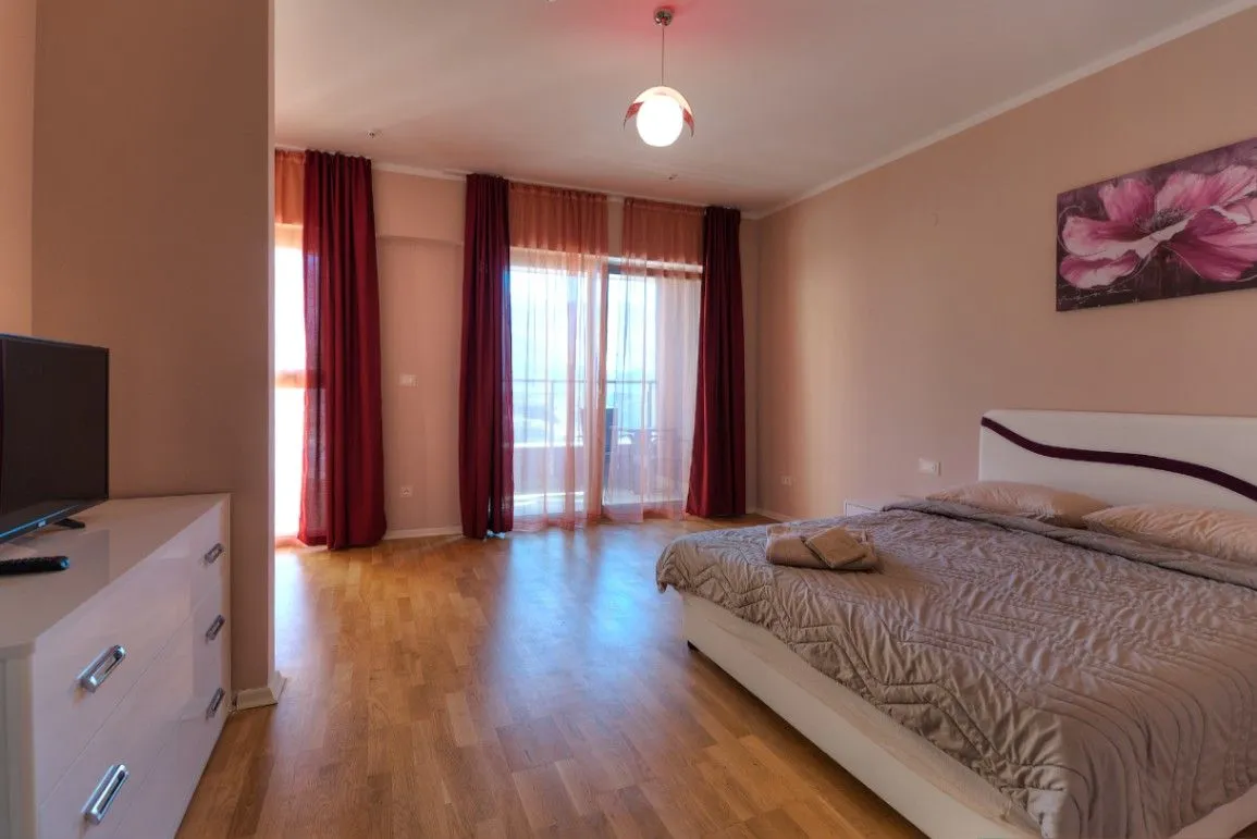 Sale, four bedroom apartment, 149m², Bečići, Budva
