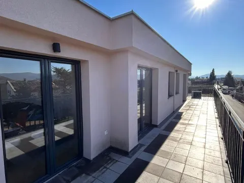 Izdavanje, četvorosoban stan, 150m², Tološi, Podgorica - image 3