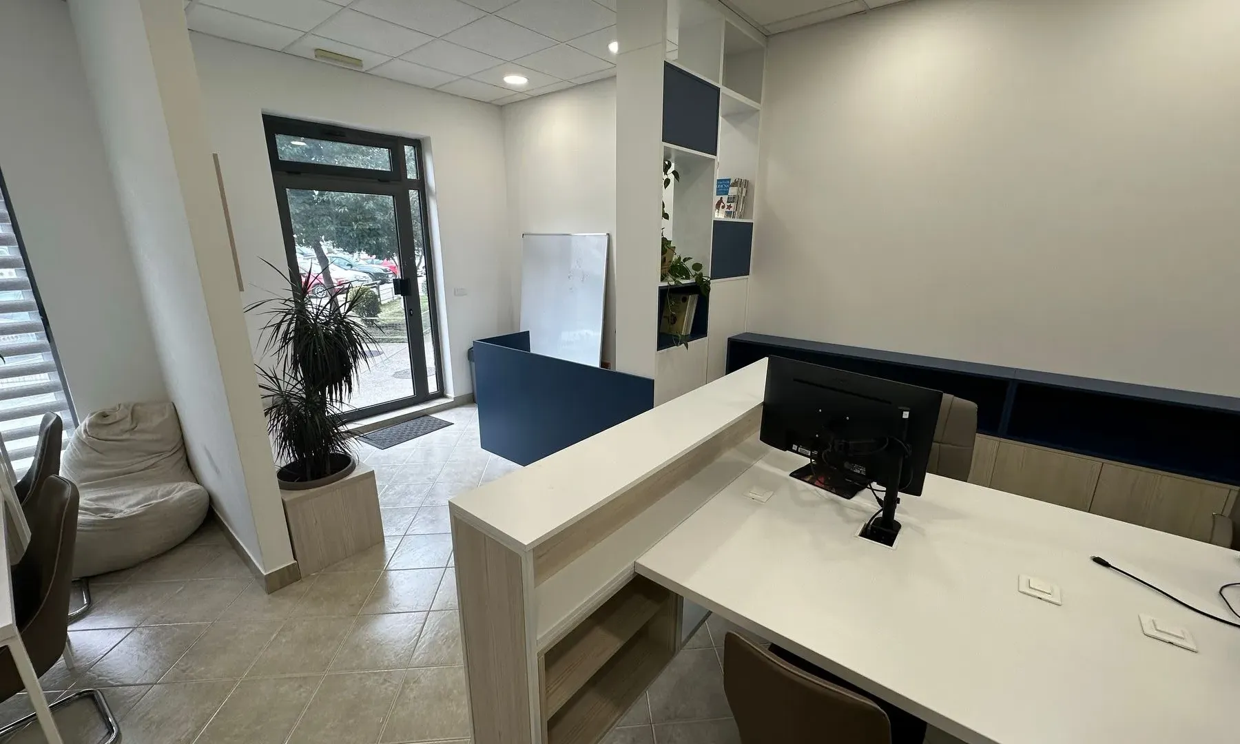 Rent, office space, 100m², Stari Aerodrom, Podgorica