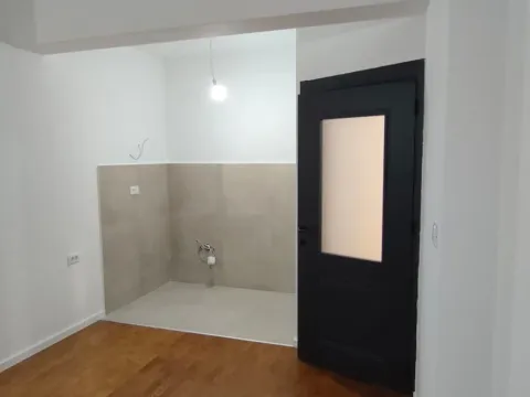 Rent, one bedroom apartment, 45m², Zagorič, Podgorica - image 13