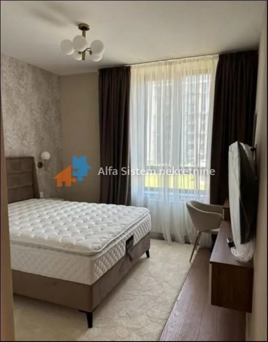 Izdavanje, trosoban stan, 73m², Savski Venac, Beograd